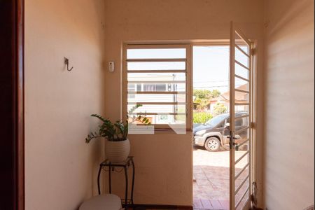 Hall de entrada de casa à venda com 2 quartos, 180m² em Vila Maria, Campinas