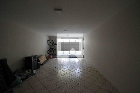 Garagem de casa à venda com 3 quartos, 200m² em Jardim Avelino, São Paulo