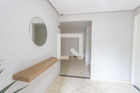 Hall de entrada de apartamento à venda com 2 quartos, 45m² em Jardim Climax, Diadema