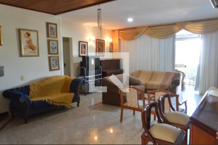 Sala de casa de condomínio para alugar com 6 quartos, 478m² em Anil, Rio de Janeiro