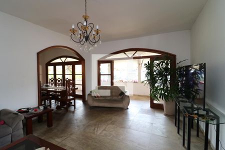 Sala de casa para alugar com 5 quartos, 500m² em Pitangueiras, Rio de Janeiro