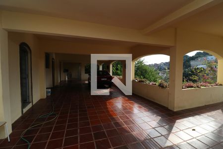 Garagem de casa para alugar com 5 quartos, 500m² em Pitangueiras, Rio de Janeiro
