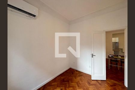 Quarto 1 de apartamento à venda com 2 quartos, 70m² em Copacabana, Rio de Janeiro