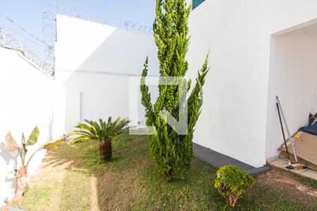 Jardim de casa para alugar com 5 quartos, 282m² em Jardim Karaíba, Uberlândia