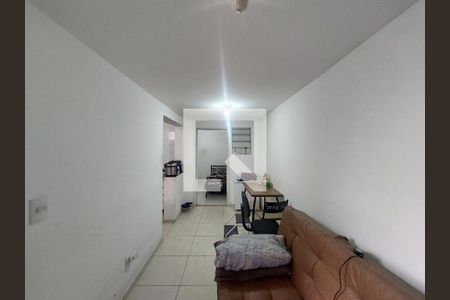 Sala da Edícula de casa à venda com 2 quartos, 176m² em Vila Sofia, São Paulo