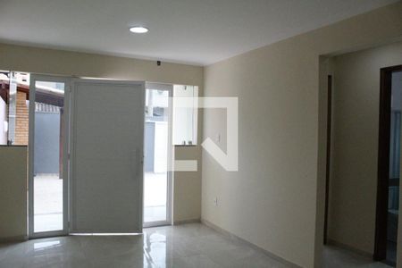 Sala de casa de condomínio à venda com 3 quartos, 160m² em Jacarepaguá, Rio de Janeiro