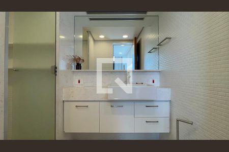 Banheiro de apartamento à venda com 1 quarto, 107m² em Sumarezinho, São Paulo