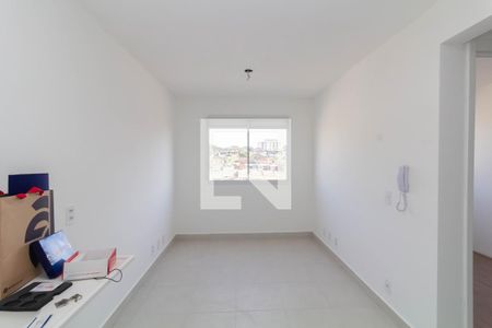 Sala/Cozinha de apartamento para alugar com 2 quartos, 430540m² em Vila Carmosina, São Paulo