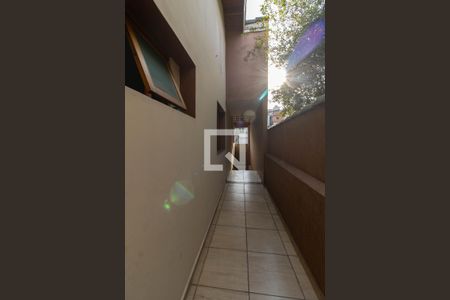Corredor Lateral de casa à venda com 2 quartos, 194m² em Jardim Munhoz, Guarulhos