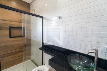 Banheiro da Suíte 1 de casa para alugar com 2 quartos, 94m² em Jardim Oriental, São Paulo