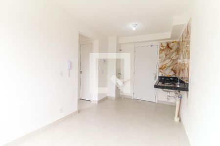 Sala/Cozinha de apartamento para alugar com 2 quartos, 32m² em Vila Carmosina, São Paulo