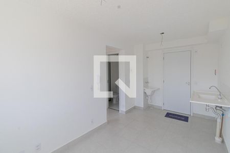 Sala/Cozinha de apartamento para alugar com 2 quartos, 32m² em Vila Carmosina, São Paulo