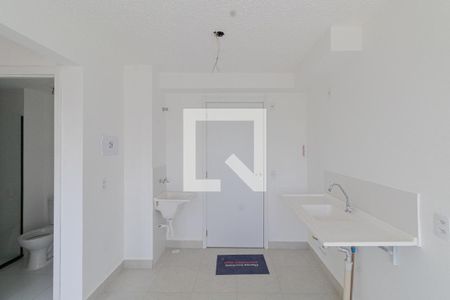 Sala/Cozinha de apartamento para alugar com 2 quartos, 32m² em Vila Carmosina, São Paulo