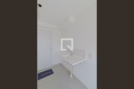 Sala/Cozinha de apartamento para alugar com 2 quartos, 32m² em Vila Carmosina, São Paulo