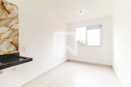 Sala/Cozinha de apartamento para alugar com 2 quartos, 32m² em Vila Carmosina, São Paulo