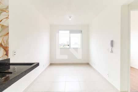 Sala/Cozinha de apartamento para alugar com 2 quartos, 32m² em Vila Carmosina, São Paulo