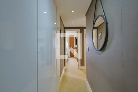 Corredor de apartamento à venda com 3 quartos, 113m² em Vila da Serra, Nova Lima