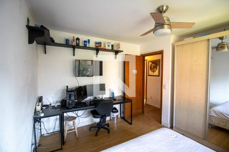 Quarto 1 de casa à venda com 3 quartos, 800m² em Vila Assunção, Porto Alegre