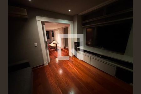 Sala de TV de apartamento à venda com 3 quartos, 310m² em Real Parque, São Paulo