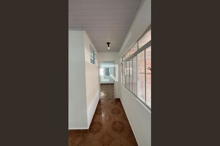 Corredor de casa para alugar com 2 quartos, 150m² em Vila Camilópolis, Santo André