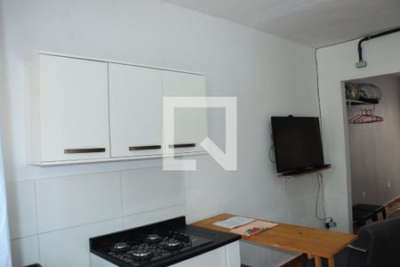 Sala/Cozinha de casa para alugar com 1 quarto, 30m² em Jardim Pinheirinho, Embu das Artes