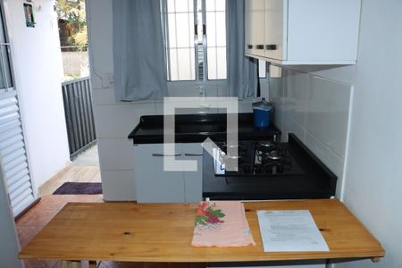 Sala/Cozinha de casa para alugar com 1 quarto, 30m² em Jardim Pinheirinho, Embu das Artes