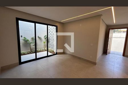 Casa à venda com 3 quartos, 200m² em Santa Rosa, Belo Horizonte