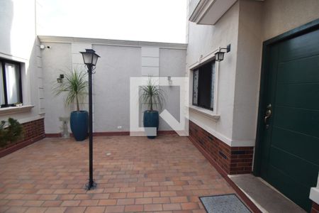 Entrada de casa para alugar com 4 quartos, 237m² em Penha de França, São Paulo