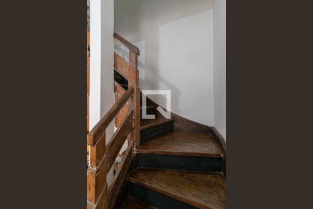 Escada de casa à venda com 3 quartos, 179m² em Jardim da Gloria, São Paulo