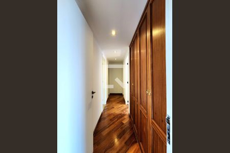 Corredor de apartamento para alugar com 3 quartos, 98m² em Indianópolis, São Paulo