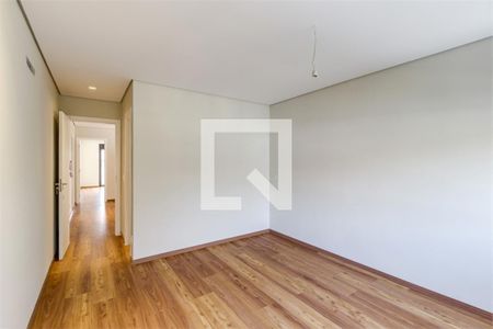 Casa à venda com 4 quartos, 350m² em Granja Julieta, São Paulo