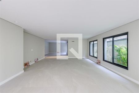 Casa à venda com 4 quartos, 350m² em Granja Julieta, São Paulo