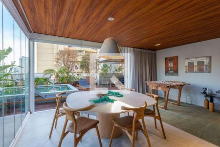 Apartamento à venda com 2 quartos, 220m² em Moema, São Paulo