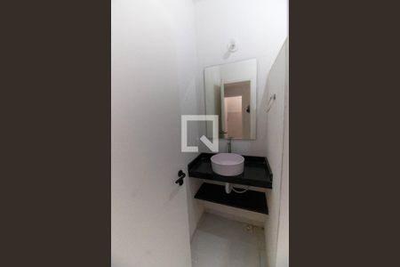Banheiro de casa de condomínio para alugar com 1 quarto, 45m² em Engenho do Mato, Niterói