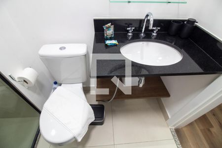 Banheiro de apartamento para alugar com 1 quarto, 27m² em Jardim das Acacias, São Paulo