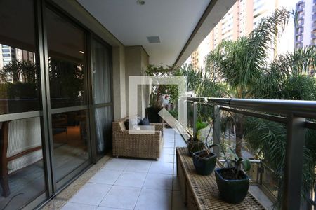 Varanda de apartamento à venda com 3 quartos, 212m² em Vila Suzana, São Paulo
