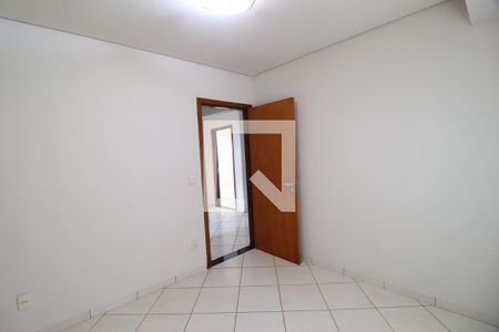 Quarto 1 de casa para alugar com 7 quartos, 370m² em Alto Umuarama, Uberlândia