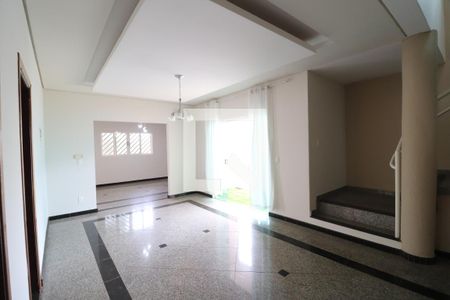 Sala de casa para alugar com 7 quartos, 370m² em Alto Umuarama, Uberlândia
