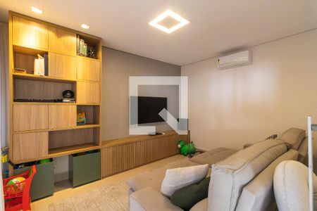 Sala de TV de casa de condomínio à venda com 4 quartos, 320m² em Swiss Park, Campinas