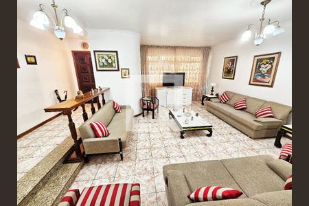 Casa à venda com 4 quartos, 324m² em Jardim Guanca, São Paulo