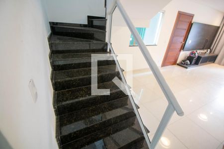 Escada de casa à venda com 5 quartos, 300m² em Jardim Textil, São Paulo