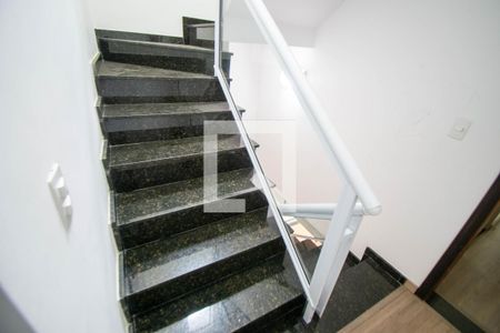 Escada de casa à venda com 5 quartos, 300m² em Jardim Textil, São Paulo