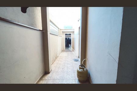 Corredor de casa à venda com 5 quartos, 125m² em Vila Mariza Mazzei, São Paulo