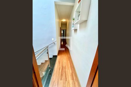 Corredor de casa à venda com 3 quartos, 182m² em Vila Amabile Pezzolo, Santo André