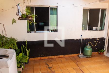 Quintal de casa à venda com 2 quartos, 80m² em Jardim Susana, São Paulo