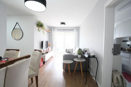 Sala  de apartamento para alugar com 2 quartos, 73m² em Vila Suzana, São Paulo