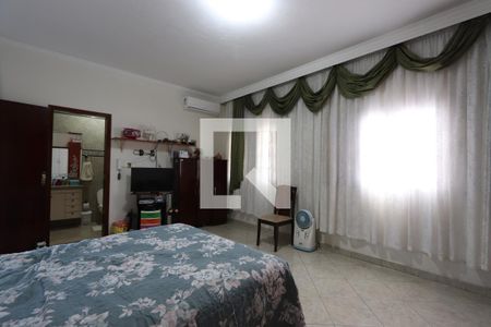 Suíte 1 de casa à venda com 5 quartos, 420m² em Vila Antonieta, São Paulo