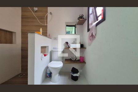 Banheiro da Suíte de casa à venda com 2 quartos, 200m² em Vila Suíça, Santo André