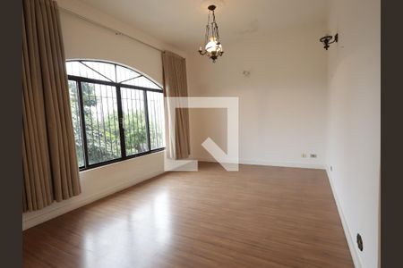 Sala de TV de casa para alugar com 6 quartos, 303m² em Jardim Londrina, São Paulo