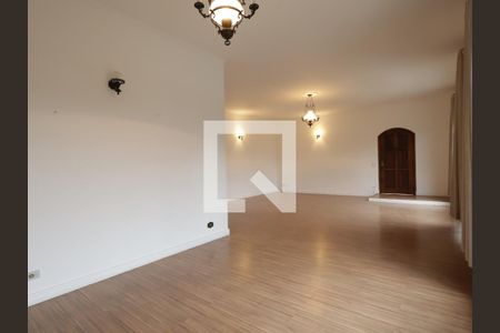 Sala de TV de casa para alugar com 6 quartos, 303m² em Jardim Londrina, São Paulo